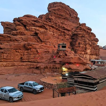 Sunrise Camp Hotel Wadi Rum Buitenkant foto