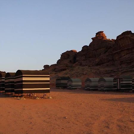 Sunrise Camp Hotel Wadi Rum Buitenkant foto