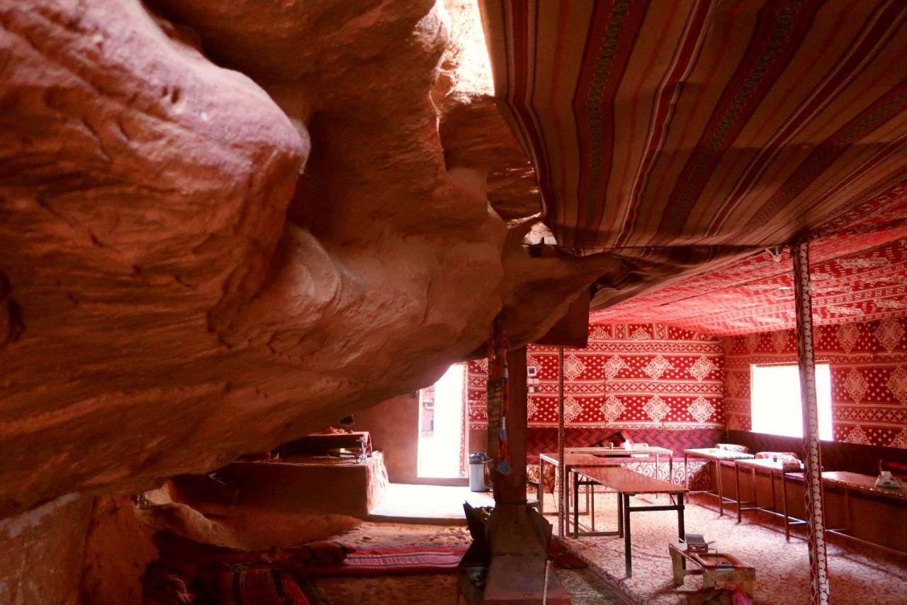 Sunrise Camp Hotel Wadi Rum Buitenkant foto