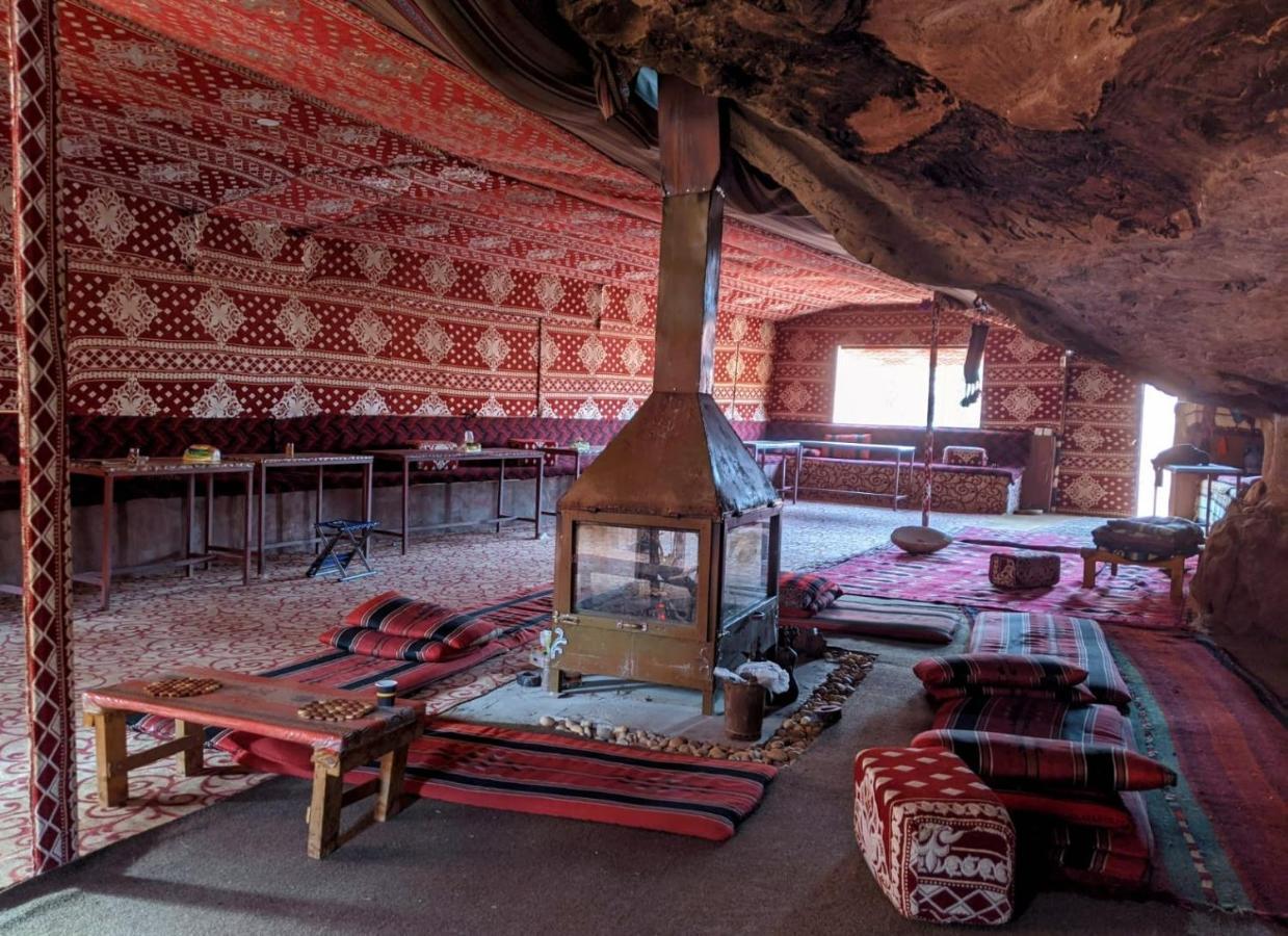 Sunrise Camp Hotel Wadi Rum Buitenkant foto