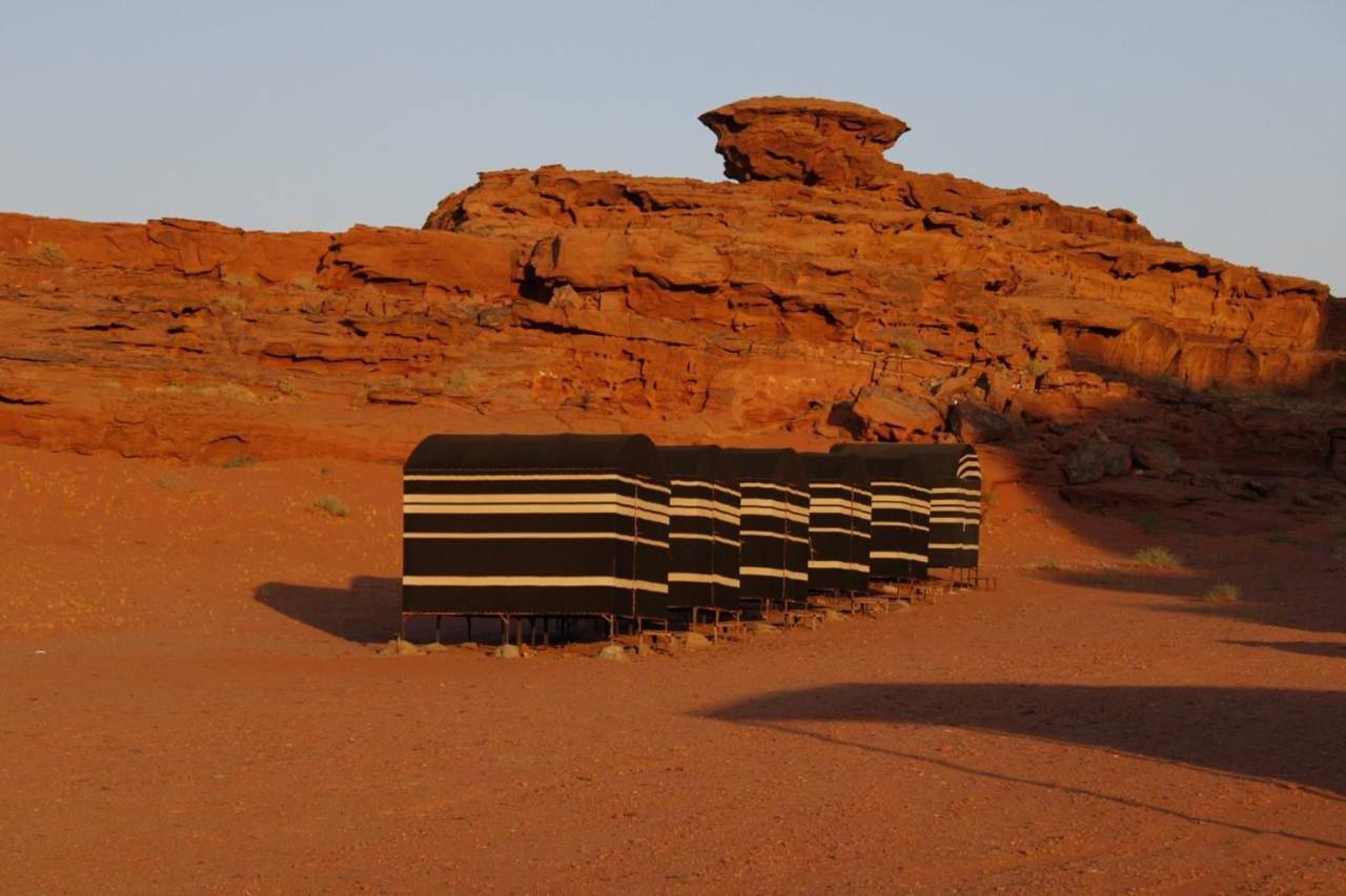 Sunrise Camp Hotel Wadi Rum Buitenkant foto