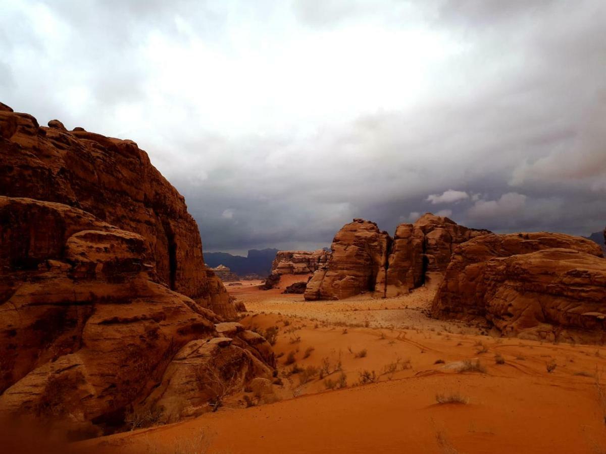 Sunrise Camp Hotel Wadi Rum Buitenkant foto