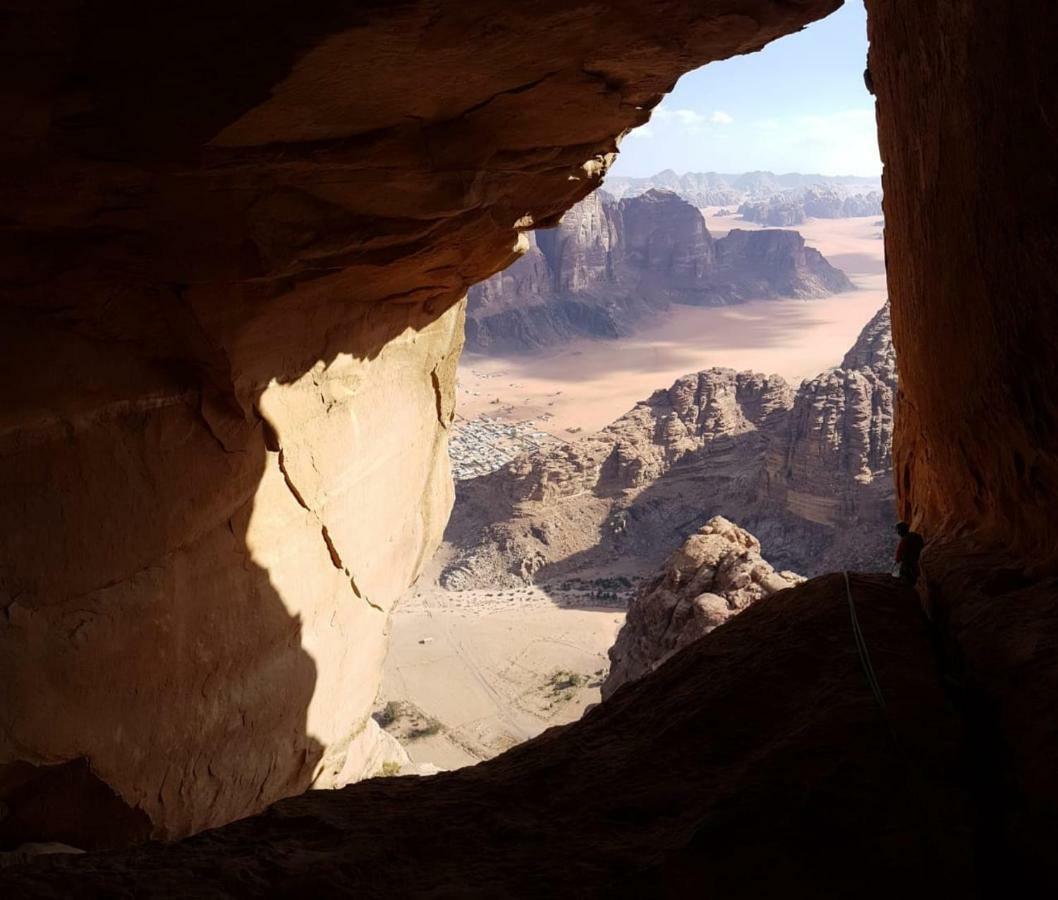 Sunrise Camp Hotel Wadi Rum Buitenkant foto