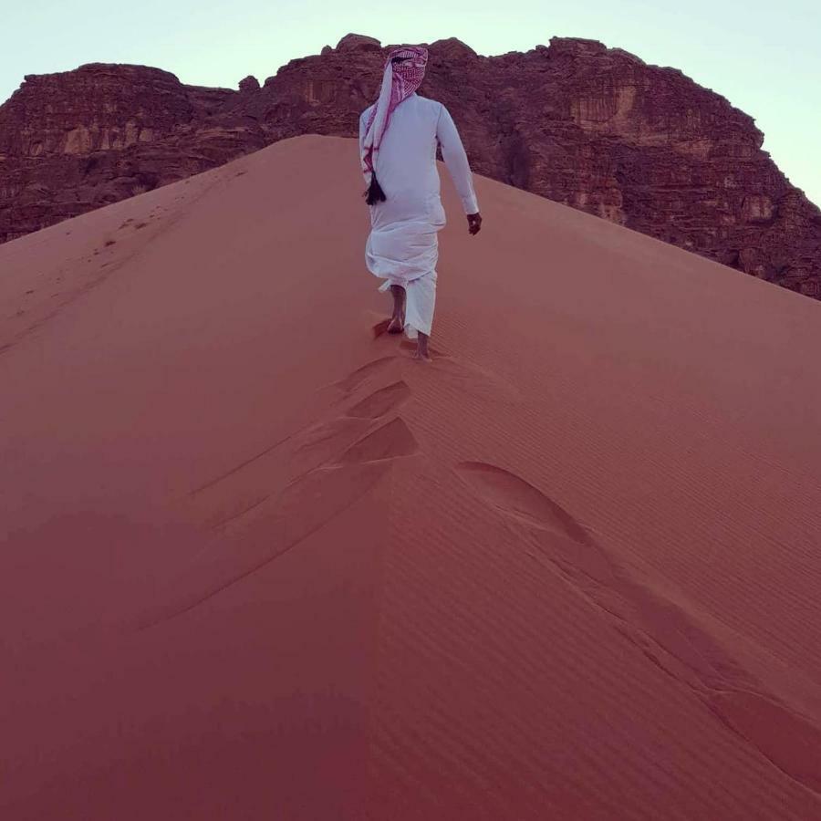 Sunrise Camp Hotel Wadi Rum Buitenkant foto