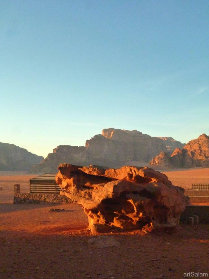 Sunrise Camp Hotel Wadi Rum Buitenkant foto