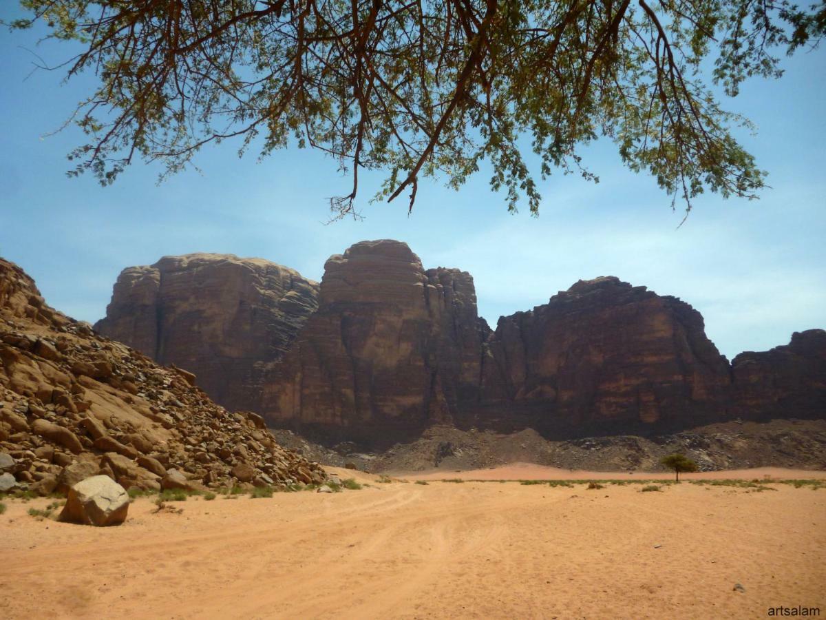 Sunrise Camp Hotel Wadi Rum Buitenkant foto