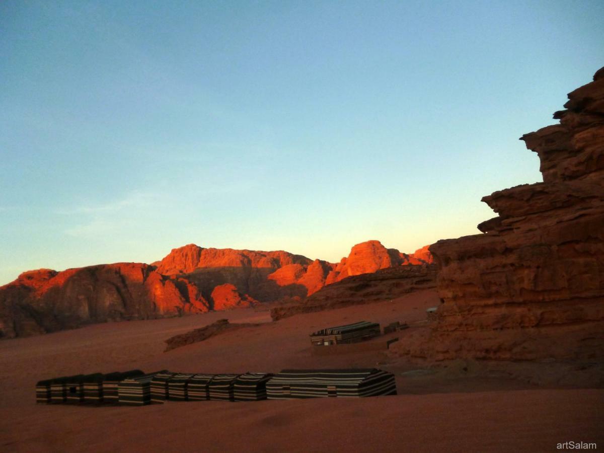 Sunrise Camp Hotel Wadi Rum Buitenkant foto