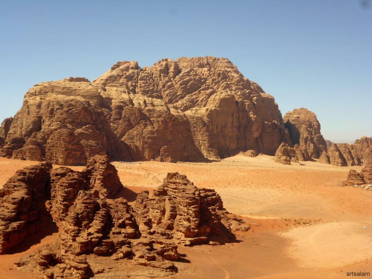 Sunrise Camp Hotel Wadi Rum Buitenkant foto